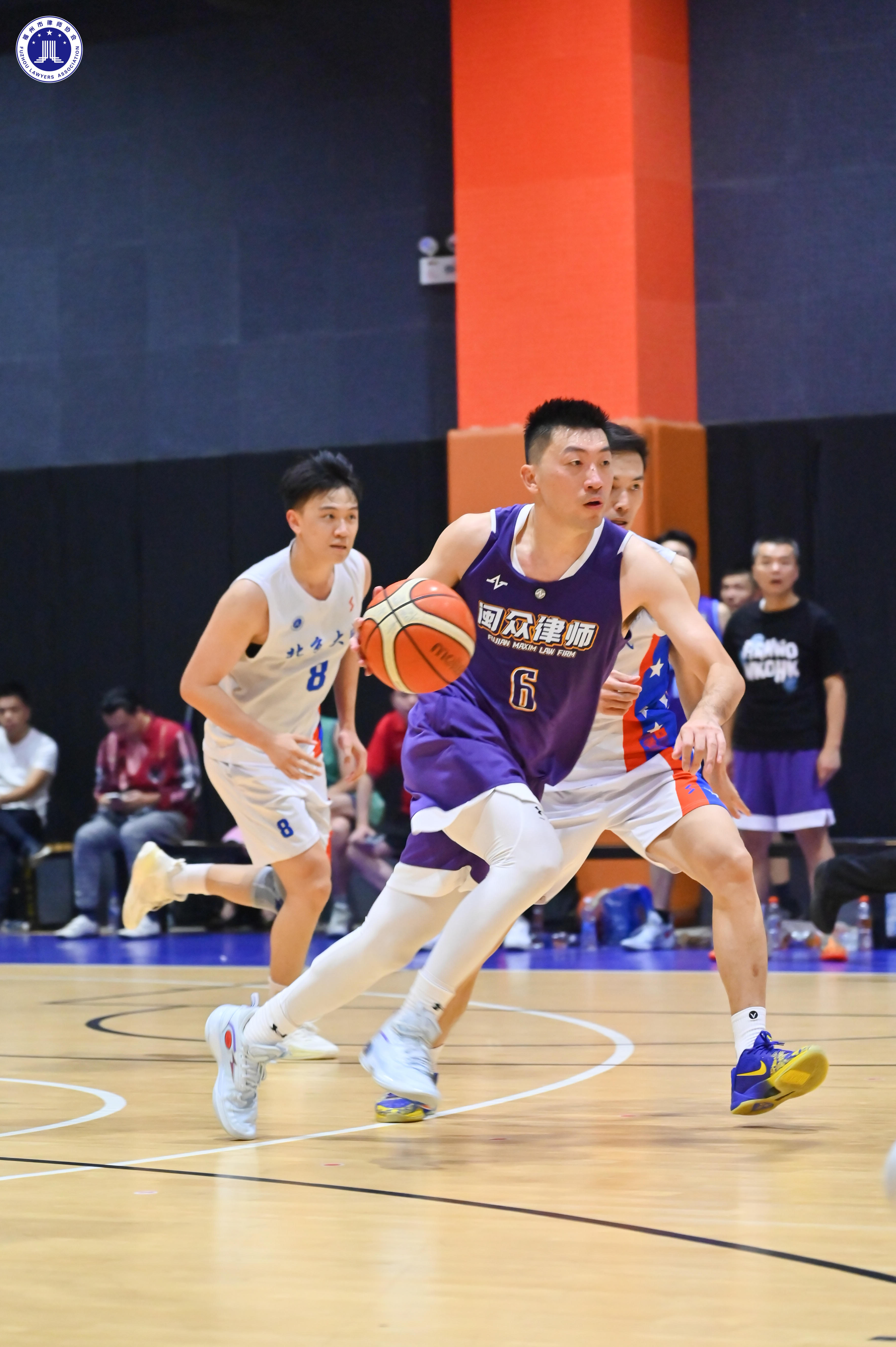 关于热门篮球比赛中爆发激烈争夺，给球迷带来视听盛宴的信息