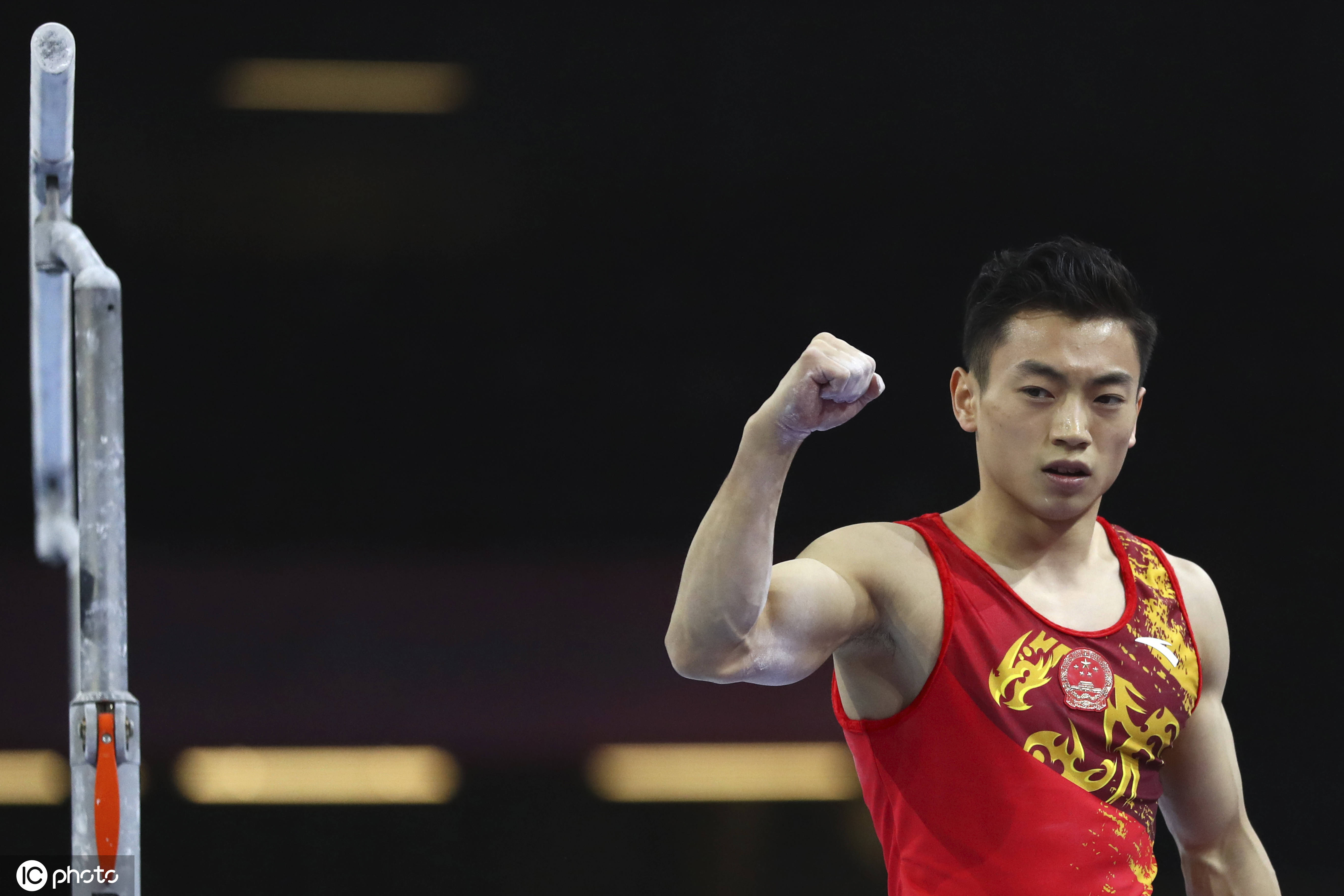 印度射击选手斗志昂扬，登上领奖台